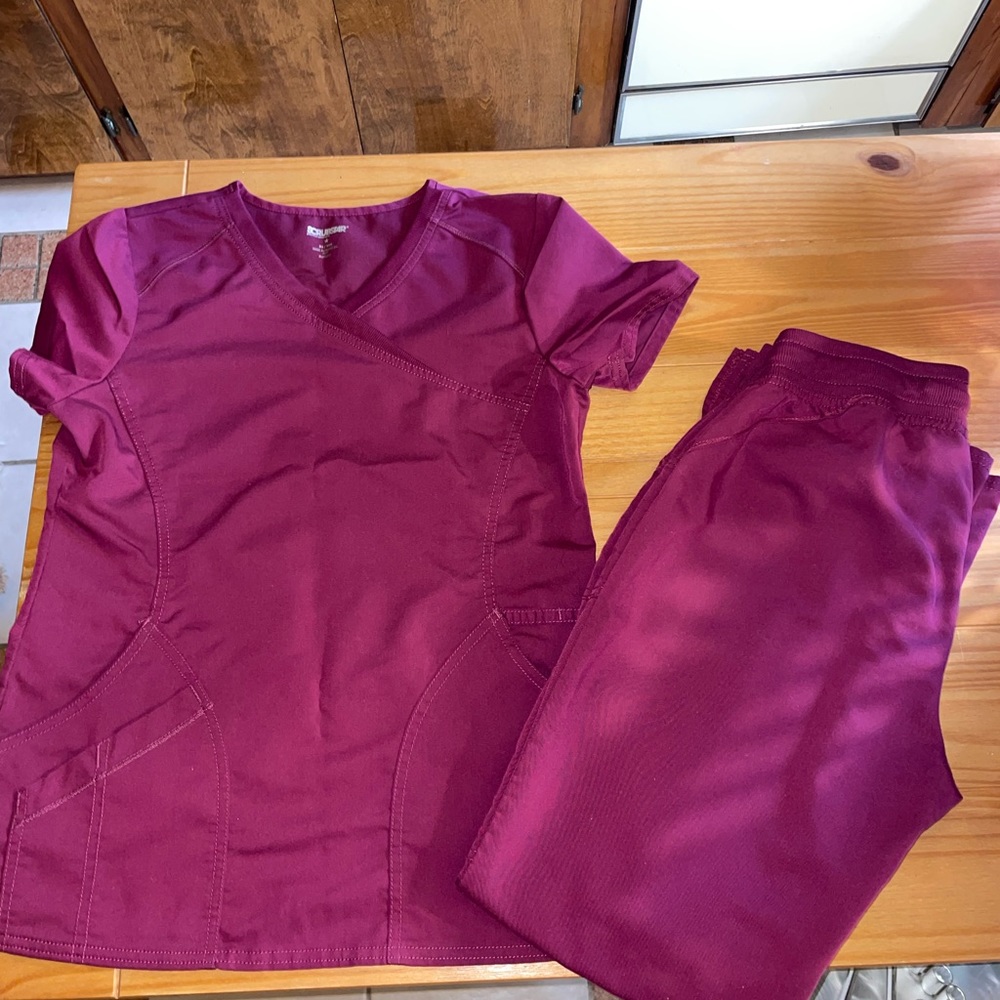Scrub set